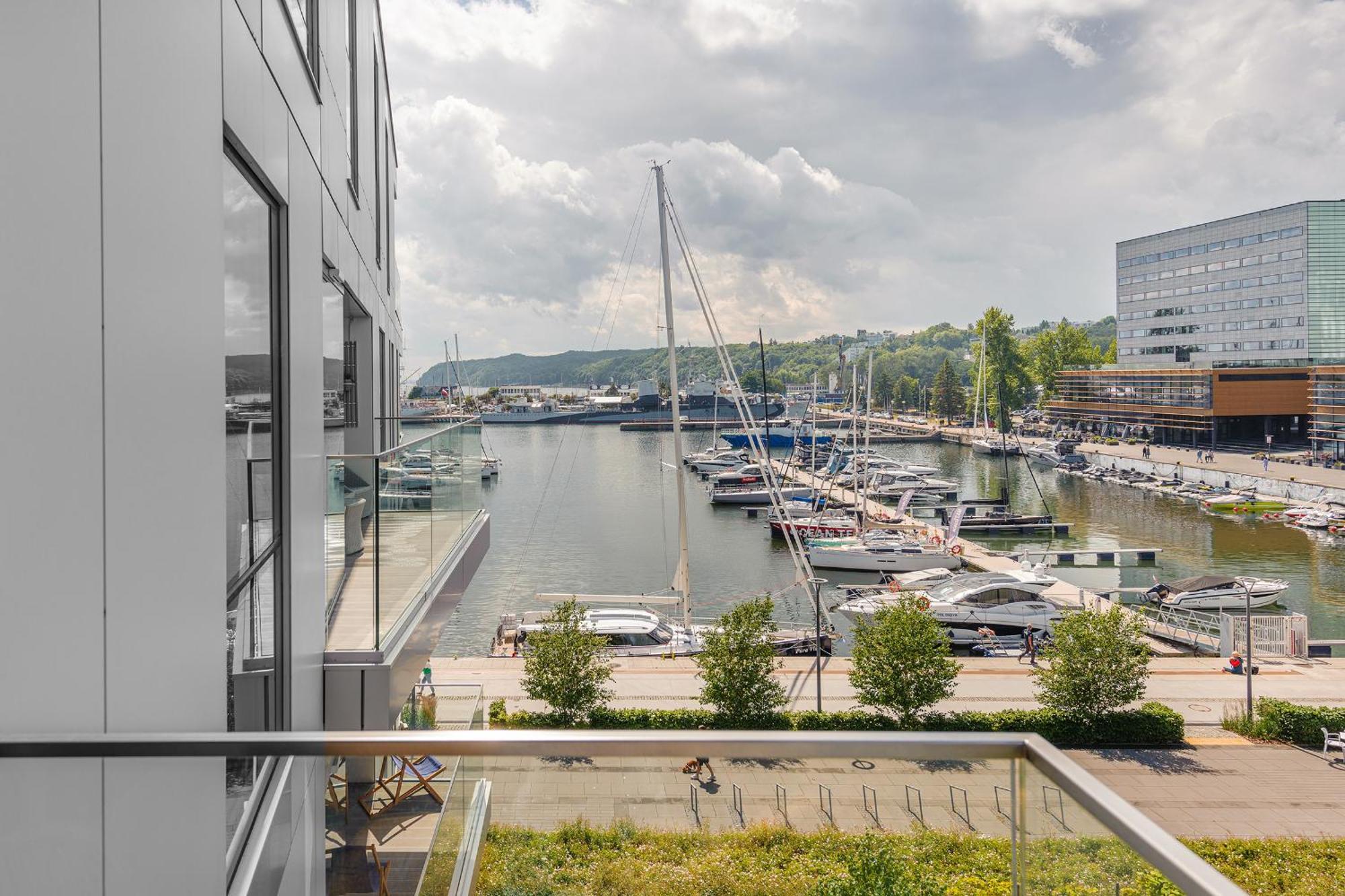Marina View - Yacht Park Premiere Apartment *